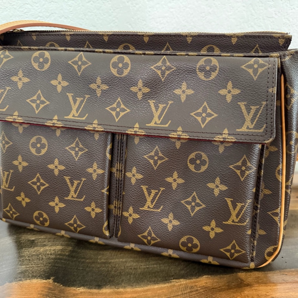 LV Multipli-Cité. Wide Crossbody & Shoulder straps. Pristine Condition!